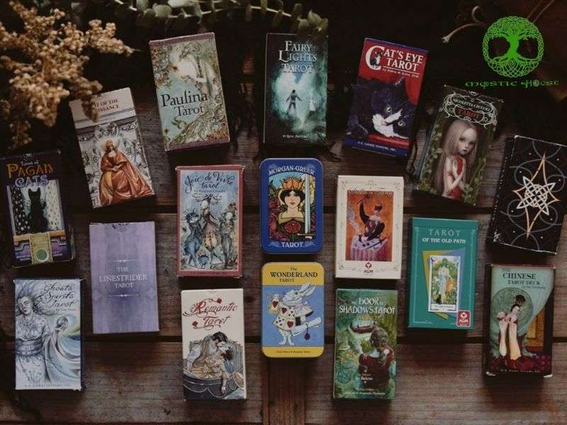 Khám phá các bộ bài tarot phổ biến theo yêu cầu là gì