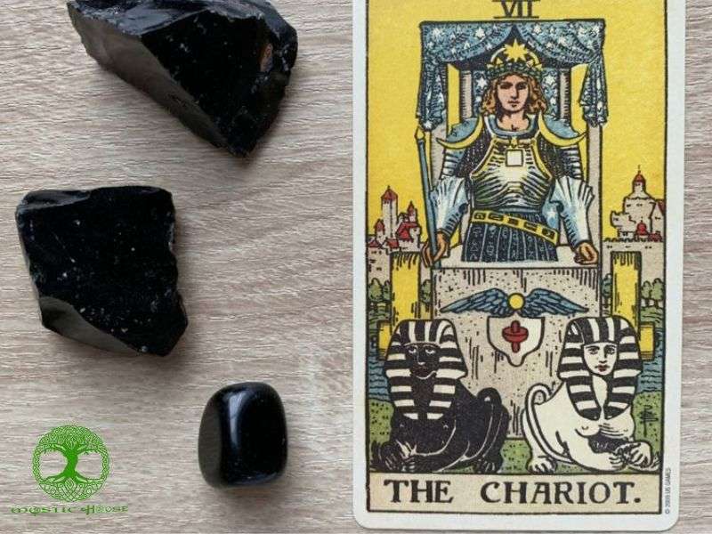 Mô tả hình ảnh lá bài the chariot như thế nào