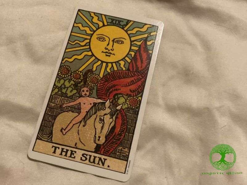 Ý nghĩa lá The Sun trong tình yêu