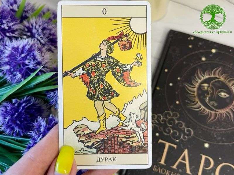 Ý nghĩa lá bài The Fool khi ở vị trí đứng và đảo ngược