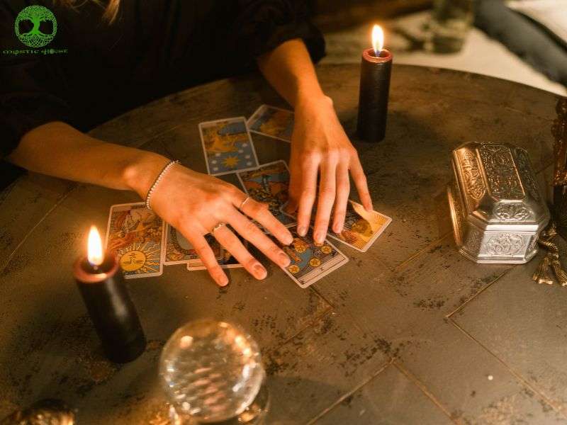 Người hỏi (Querent) và người đọc bài (Reader)