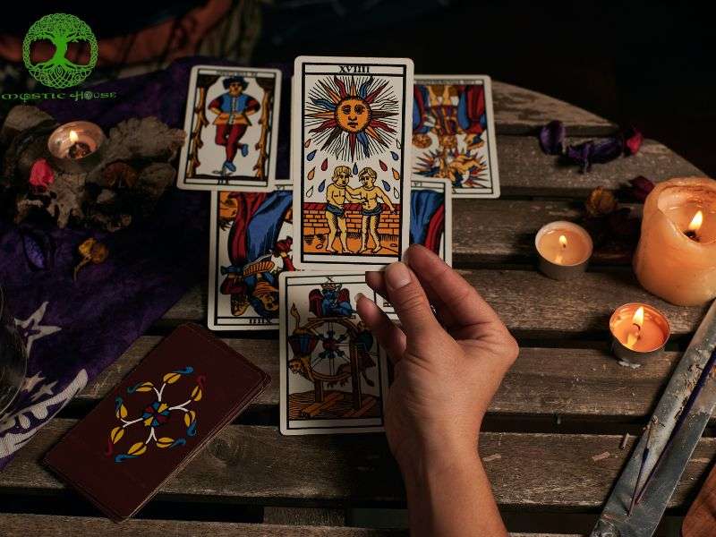 Đặt câu hỏi đúng quan trọng trong tarot.