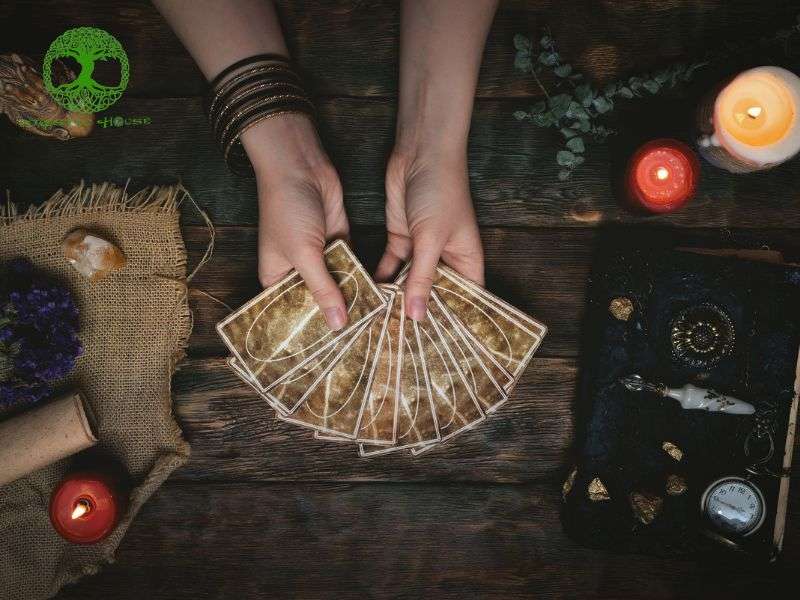 Khi nào tìm câu trả lời từ bài tarot.