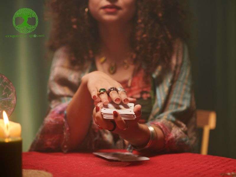 Lưu ý khi tìm câu trả lời bằng bói bài tarot.