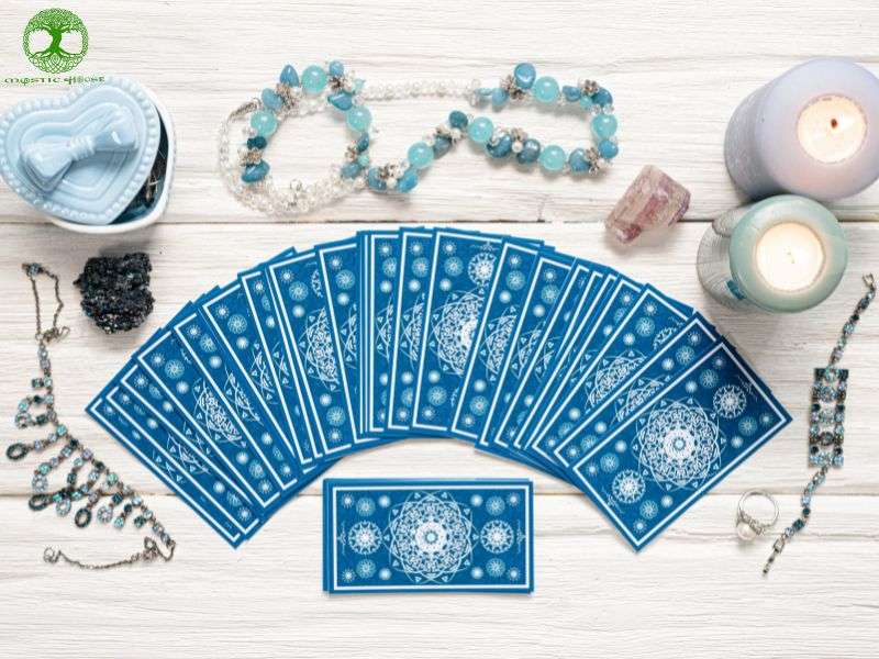 Học ngôn ngữ biểu tượng trong bài tarot bắt đầu