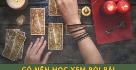 Có học xem bói bài trước khi sử dụng bộ bài tarot