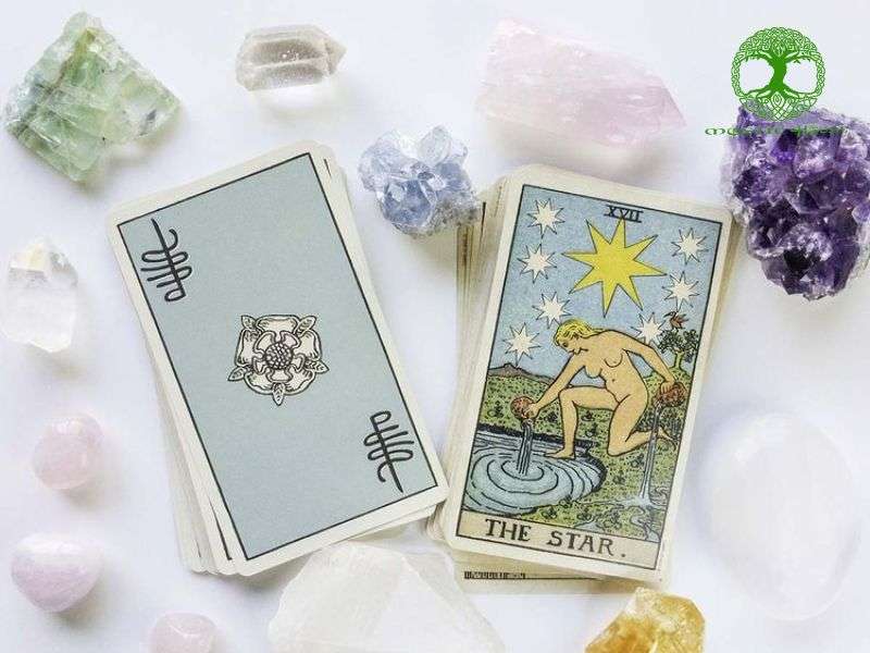 Tổng quan về bộ bài Tarot Smith Waite Tin Edition là gì