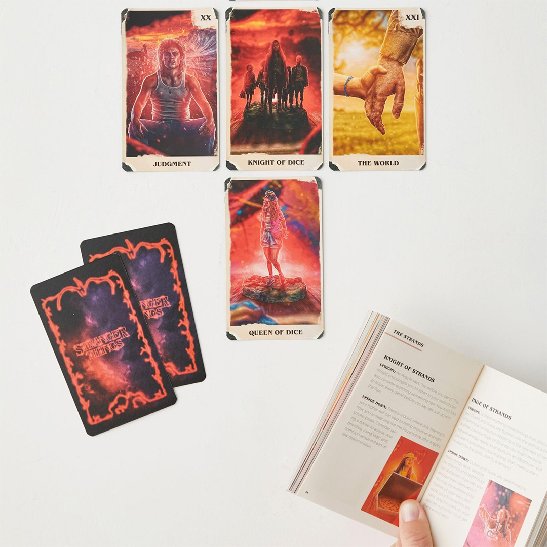Bộ Bài Stranger Things Tarot - Tìm Bí Ẩn Từ Cậu Bé Mất Tích