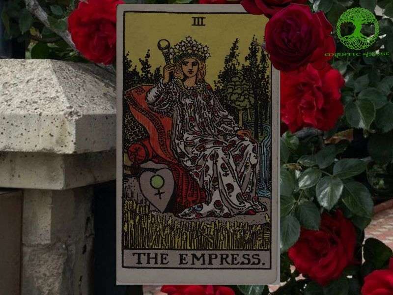 Lá bài The Empress tương tác với các lá bài khác trong trải bài