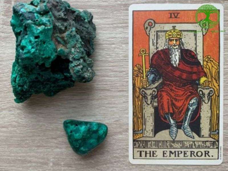 The emperor có mối liên hệ với các lá bài khác