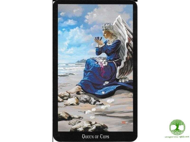 Tổng quan lá bài queen of cups là gì