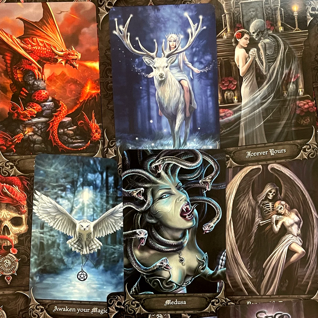 Bộ Bài Anne Stokes Gothic Oracle - Thế Giới Gothic Tâm Linh