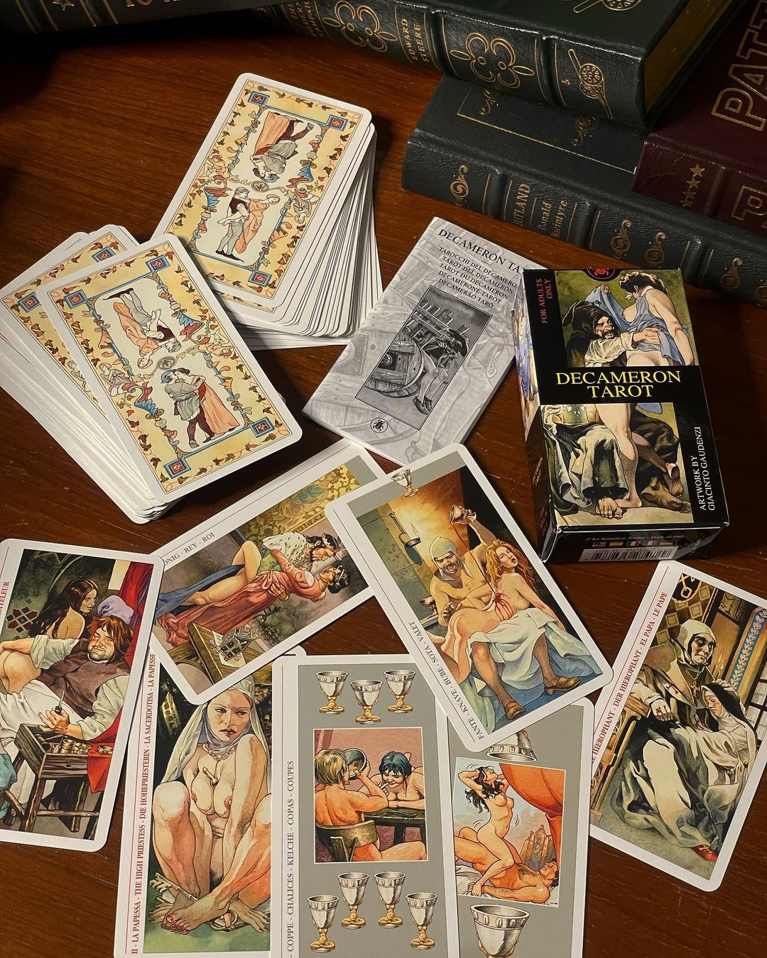 Cảm Nhận Về Bộ Bài Decameron Tarot - Tìm Lại Ý Chí Tự Do Dục Vọng Trong Tarot 5