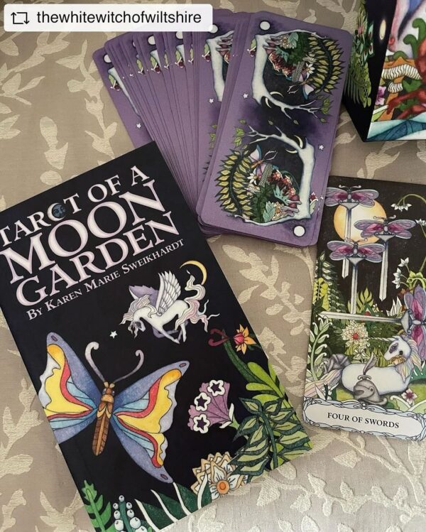 Tarot of a Moon Garden – Borderless Deck and Bookset 12