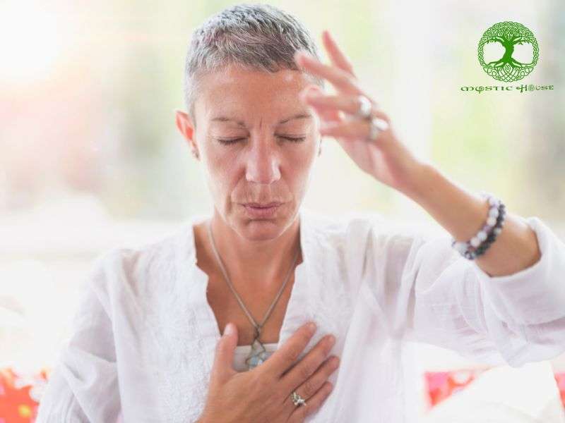 Khai thác sức mạnh trực giác để tối ưu quyền năng tarot là gì